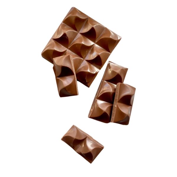 Mother's Day Handcrafted Chocolate Card | Milk chocolate bar with pailleté feuilletine - Image 3