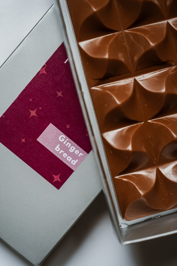 Gingerbread Goodness | Milk Chocolate with Speculaas Crumb | 100g - Image 2