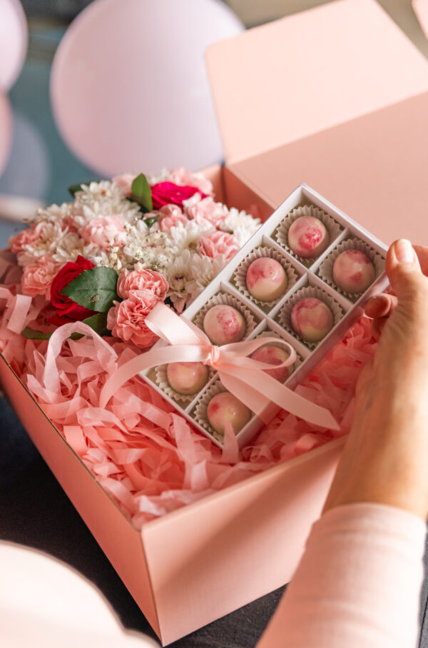 Luxury Valentine’s Day Bonbons Gift Box | 8 pcs - Image 2